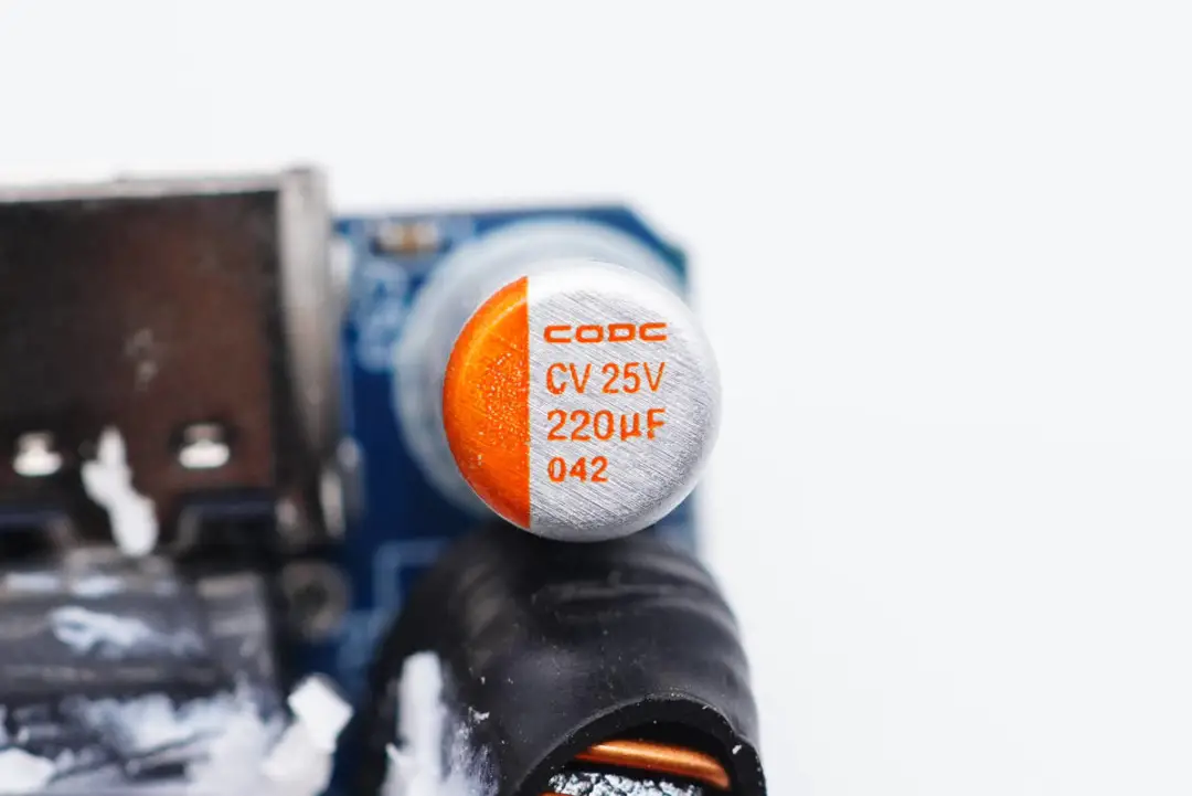 640(37)